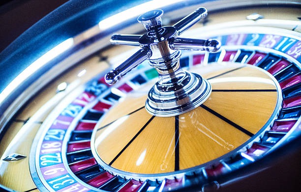 mahkota slot live-dealer blackjack table on mobile screen